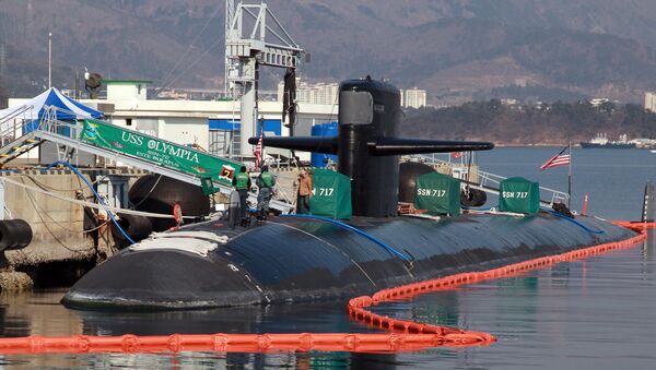 Esta foto tirada em 2 de fevereiro de 2015 mostra submarino norte-americano USS Olympia (SSN-717) na base naval sul-coreana em Changwon - Sputnik Brasil