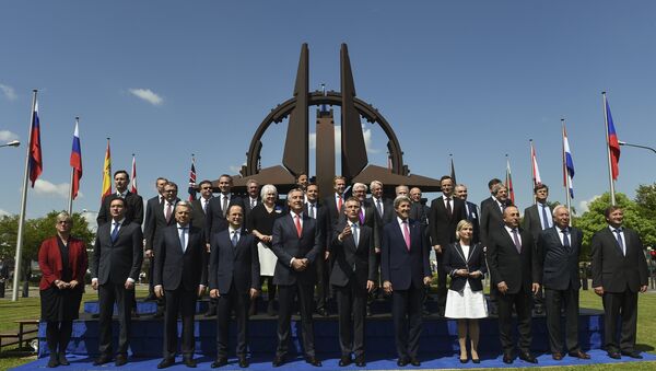Ministros das Relações Exteriores posam para foto durante a reunião na sede da OTAN em Bruxelas, Bélgica, 19 de maio de 2016 - Sputnik Brasil