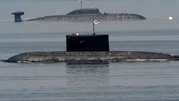 Submarinos russos da Frota do Pacífico durante as celebrações do Dia da Marinha em Vladivostok. - Sputnik Brasil
