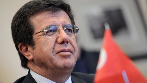 Nihat Zeybekci - o ministro da Economia da Turquia - Sputnik Brasil