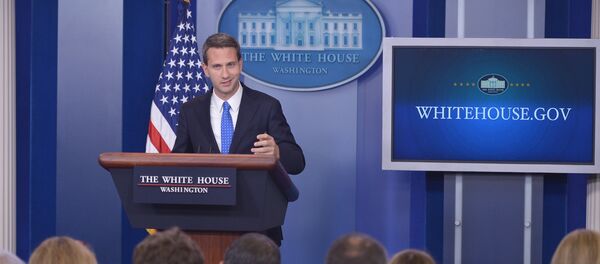 Eric Schultz, vice-secretário de imprensa da Casa Branca - Sputnik Brasil