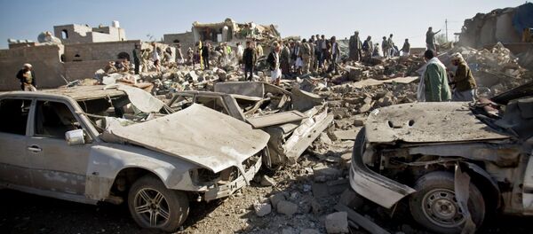 Área destruída por ataques da coalizão internacional liderada pela Arábia Saudita no Iêmen - Sputnik Brasil