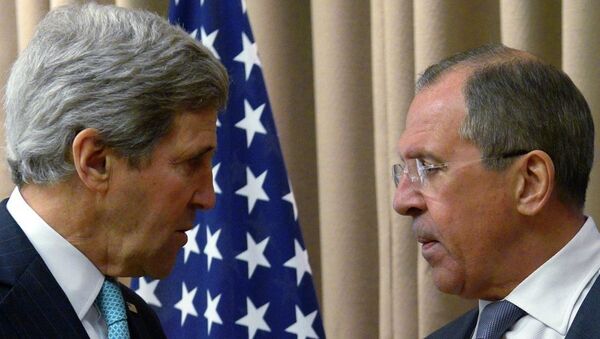Jonh Kerry, secretário de Estado dos EUA, em encontro com o chanceler russo Sergei Lavrov - Sputnik Brasil