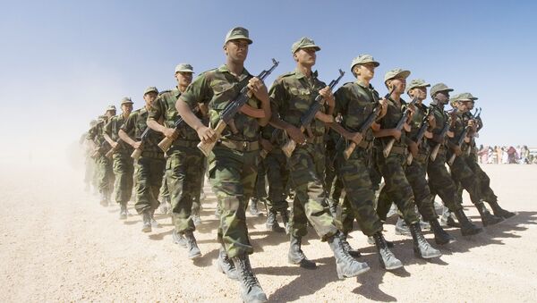 Soldados da Frente Polisário durante uma parada militar na aldeia de Tifariti, Saara Ocidental (foto de arquivo). - Sputnik Brasil