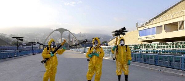 Agentes da Secretaria Municipal de Saúde do Rio de Janeiro em ação de combate ao mosquito Aedes aegypti no Sambódromo - Sputnik Brasil