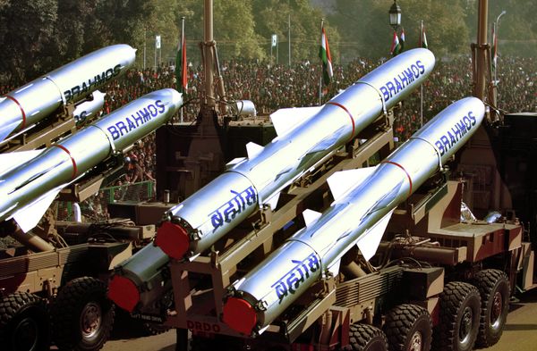 Índia realiza novo teste do míssil de cruzeiro BrahMos (VÍDEO) Índia realiza novo teste do míssil de cruzeiro BrahMos (VÍDEO) - Sputnik Brasil