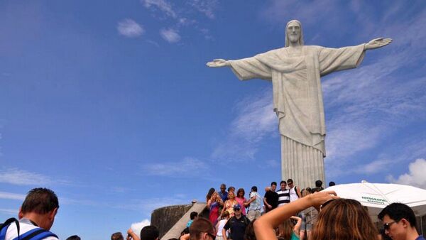 Turistas visitam Cristo Redentor, cartão-postal da cidade do Rio de Janeiro - Sputnik Brasil