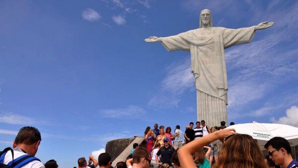 Cristo Redentor vai ser iluminado com as cores verde e amarelo pelos Jogos e pela paz - Sputnik Brasil