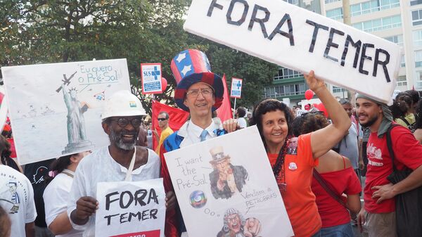Manifestantes denunciam entrega do pré-sal em ato contra Temer - Sputnik Brasil