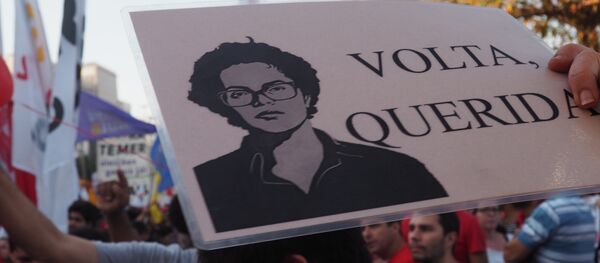 Manifestantes pedem a volta de Dilma em ato contra Temer - Sputnik Brasil