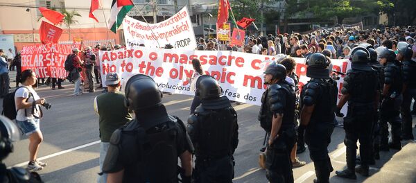 Manifestação contrária à realização das Olimpíadas no RIo - Sputnik Brasil