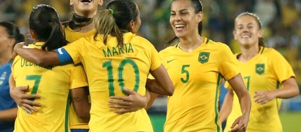 Futebol feminino do Brasil goleia Suécia - Sputnik Brasil