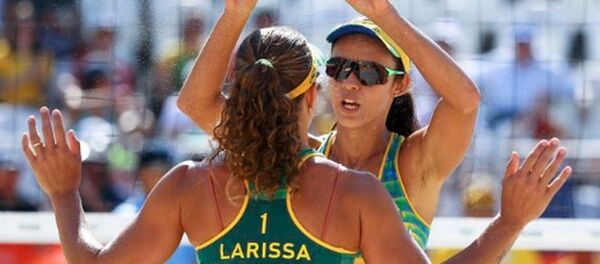 Larissa e Talita vencem a dupla russa no vôlei de praia - Sputnik Brasil