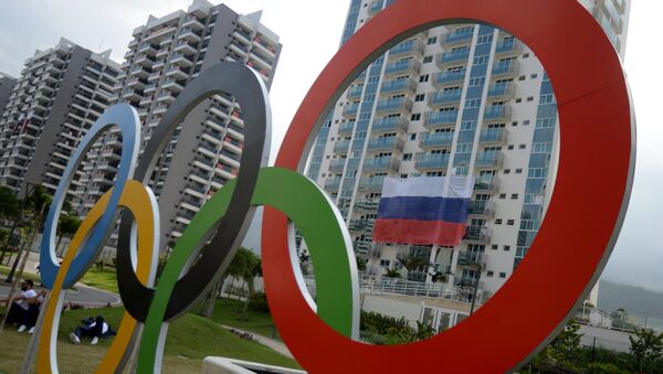 A bandeira russa na Vila Olímpica no Rio de Janeiro - Sputnik Brasil