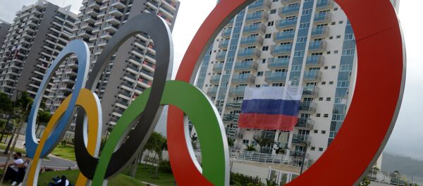 A bandeira russa na Vila Olímpica no Rio de Janeiro - Sputnik Brasil