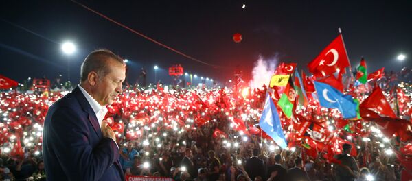 Recep Tayyip Erdogan em comício em Istambul, 7 de agosto de 2016 - Sputnik Brasil