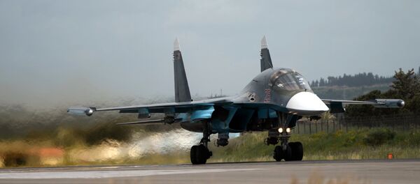 Avião Su-34 levanta voo na base aérea de Hmeymim, Síria Avião Su-34 levanta voo na base aérea de Hmeymim, Síria - Sputnik Brasil