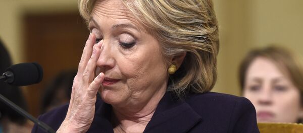 Ex-secretária de Estado dos EUA, Hillary Clinton, defende-se de acusações sobre sua responsabilidade pelos ataques mortais na missão dos EUA na Líbia perante os Republicanos, na abertura de inquérito dos partidários de propaganda anti-Clinton, 23 de outubro de 2015 Ex-secretária de Estado dos EUA, Hillary Clinton, defende-se de acusações sobre sua responsabilidade pelos ataques mortais na missão dos EUA na Líbia perante os Republicanos, na abertura de inquérito dos partidários de propaganda anti-Clinton, 23 de outubro de 2015 - Sputnik Brasil