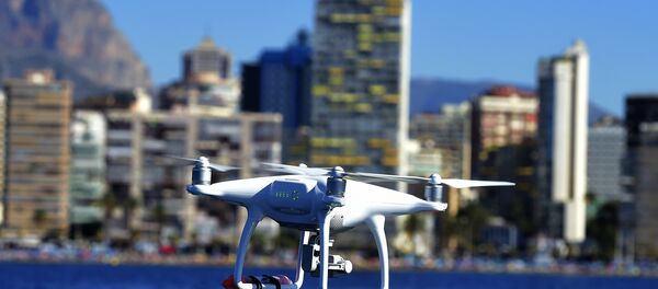 Drone sobrevoa a baía Benidorm, Espanha, agosto de 2016 (foto de arquivo) - Sputnik Brasil