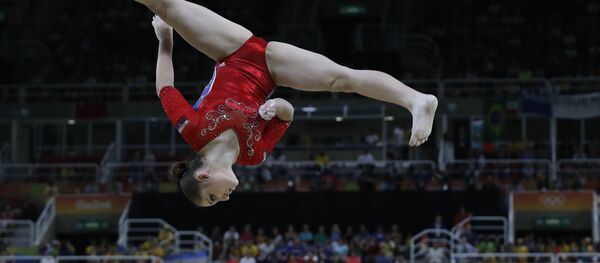 Ginasta russa Aliya Mustafina se apresentando na Arena Olímpica nesta terça-feira, 9 de agosto - Sputnik Brasil