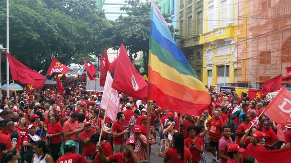 Movimentos sociais ocuparam ruas e avenidas em Recife - Sputnik Brasil