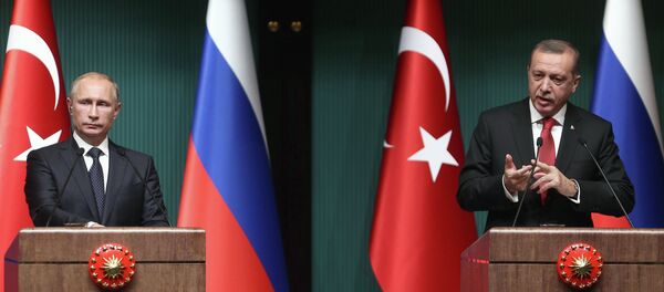O presidente russo, Vladimir Putin, em encontro com o presidente da Turquia, Recep Tayyip Erdogan, em Ancara, em dezembro de 2014 O presidente russo, Vladimir Putin, em encontro com o presidente da Turquia, Recep Tayyip Erdogan, em Ancara, em dezembro de 2014 - Sputnik Brasil