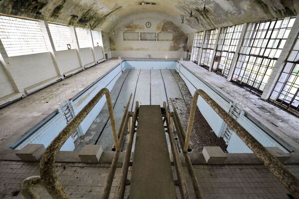 Piscina abandonada da Olimpíada de 1936 na aldeia de Elztal, na Alemanha - Sputnik Brasil