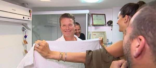 Billy Bush e sua primeira vez em um salão de depilação íntima - Sputnik Brasil