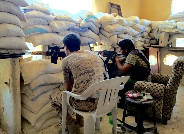 Síria. Soldados do Exército Sírio na linha de frente no sul de Aleppo - Sputnik Brasil