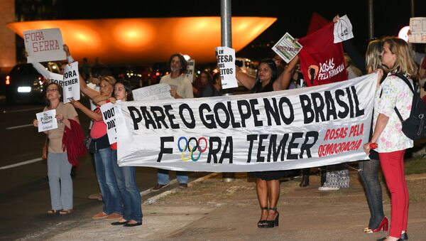 Manifestação na Praça dos Três Poderes em Brasília - Sputnik Brasil