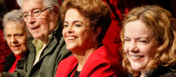 Dilma Rousseff com senadores no Paraná - Sputnik Brasil