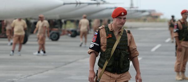 Militares russos na base aérea Hmeymim na Síria - Sputnik Brasil