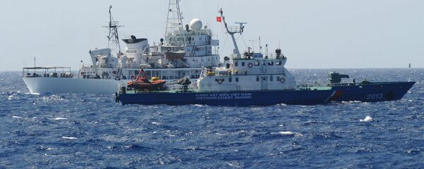 Navios de guarda costeira da China e do Vietnã no local disputado do mar do Sul da China, maio de 2014 (foto de arquivo) - Sputnik Brasil