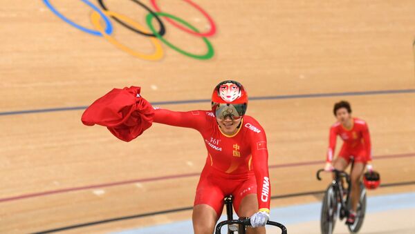 Gong Jinjie e Zhong Tianshi, dupla de ciclismo de pista da China - Sputnik Brasil