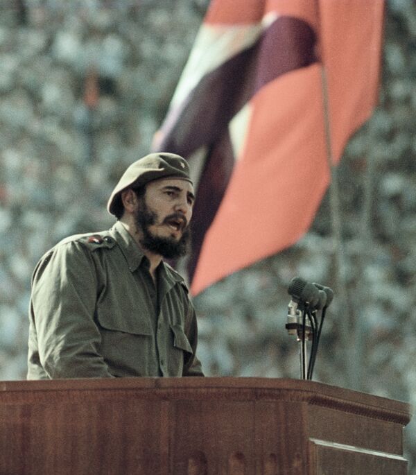 Fidel Castro durante um comício de amizade entre os povos soviético e cubano Fidel Castro durante um comício de amizade entre os povos soviético e cubano - Sputnik Brasil