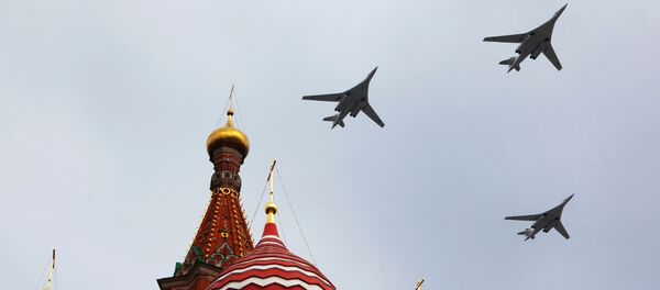 Tu-160 (Cisne branco) é um bombardeiro estratégico supersônico. Embora várias aeronaves de transporte civis e militares tenham dimensões maiores, o Tu-160 é a maior aeronave de combate, maior aeronave supersônica e maior aeronave com asas de geometria variável. - Sputnik Brasil