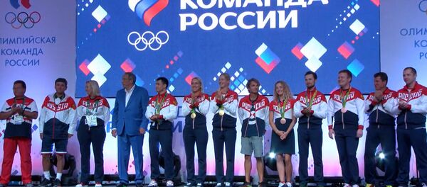Cerimônia de homenagem aos vencedores olímpicos russos no Rio - Sputnik Brasil