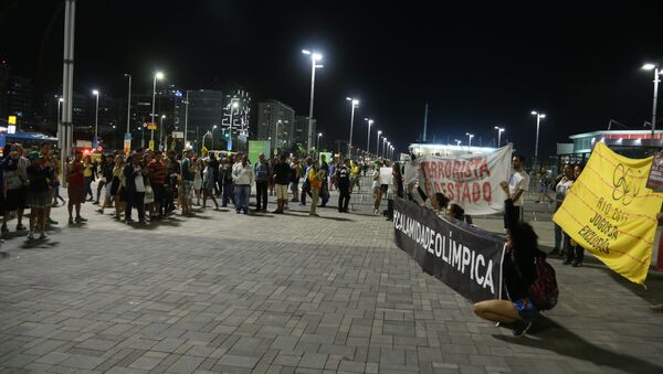 'Jogos da Exclusão': manifestantes fazem protesto no Parque Olímpico da Rio-2016 - Sputnik Brasil