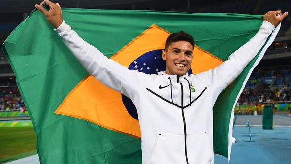 Thiago Braz conquista medalha de ouro para o Brasil no salto com vara - Sputnik Brasil