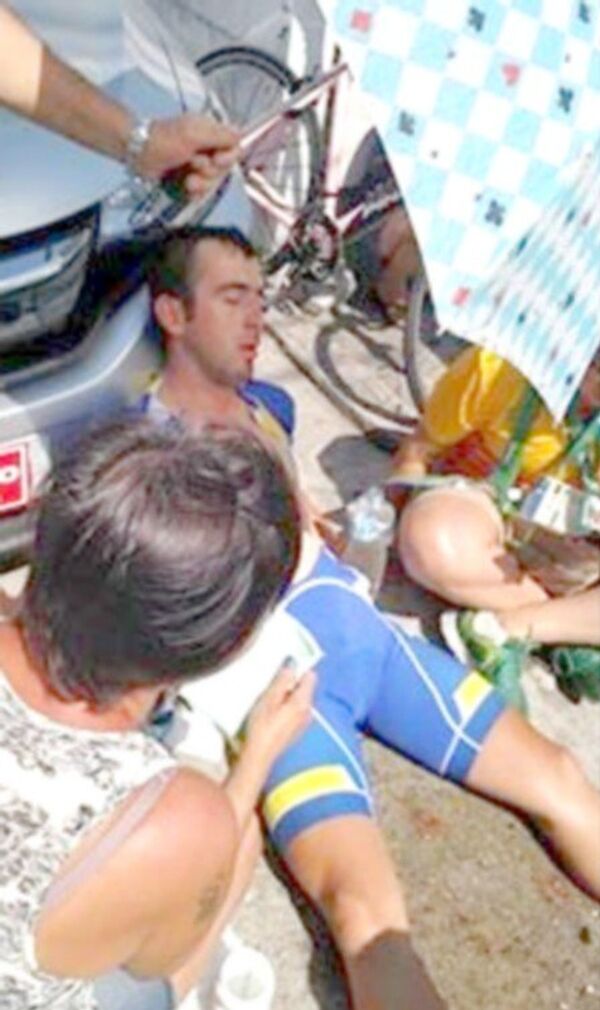 Ciclista após ser atropelado na Zona Oeste - Sputnik Brasil