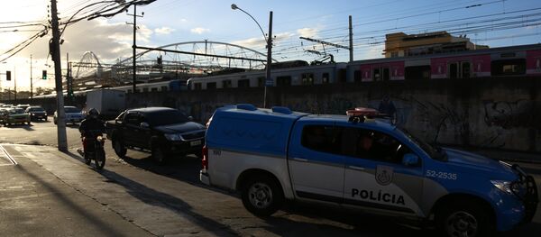 Viatura da Polícia Militar do RJ próxima ao Estádio do Engenhão - Sputnik Brasil