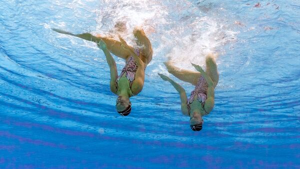 Svetlana Romashina e Natalia Ishchenko, meninas de ouro da Rússia no nado sincronizado - Sputnik Brasil