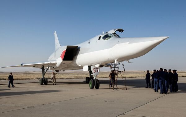 Bombardeiro russo Tu-22M3 na base aérea de Hamadã, Irã, 15 de agosto de 2016 - Sputnik Brasil