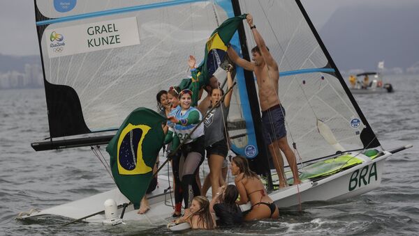 Brasileiras ganham ouro na vela - Sputnik Brasil