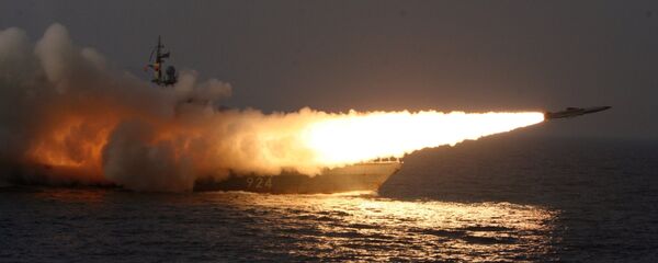 Míssil lançado do navio no mar do Japão - Sputnik Brasil