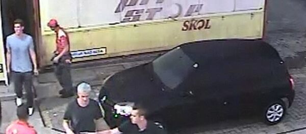 Imagem de uma câmera de vigilância instalada perto do posto de gasolina onde teria lugar o caso no dia 14 de agosto de 2016 - Sputnik Brasil