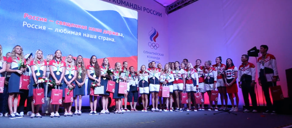 Medalhistas de ouro russas e Isinbayeva cantam Hino da Rússia - Sputnik Brasil