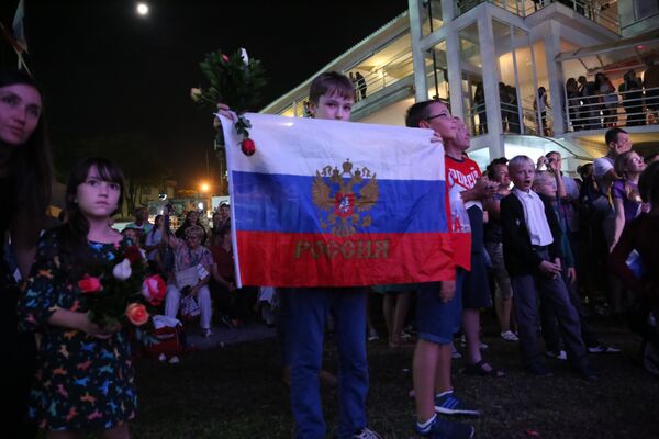 Torcedores recebem as campeãs olímpicas do nado sincronizado da Rússia na Casa dos Torcedores no Rio de Janeiro - Sputnik Brasil