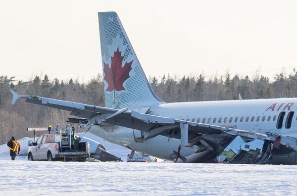 Avião da Air Canadá derrapa durante pouso - Sputnik Brasil