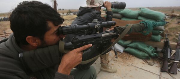 Militares do exército do Iraque combatem o Daesh perto de Tikrit em 30 de março de 2015 - Sputnik Brasil